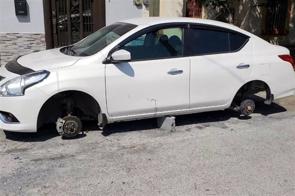 La banda integrada por al menos dos hombres lleva un mes operando en colonias como Santa Cecilia, dentro del sector La Alianza; Mirasol, Valle de Santa Lucía, Fomerrey 112 y el sector San Bernabé.