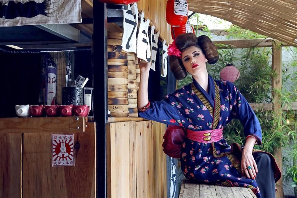 Para manifestar su admiración por Japón, Karin recurrió a un equipo de profesionales para personificar a una geisha en una sesión de fotos que transmitiera la exquisitez de esa nación.