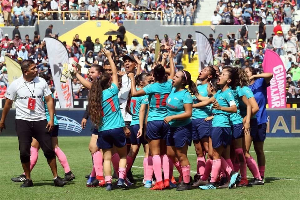 El equipo de El Salto se convirtió en el primer equipo en levantar un título en el torneo de futbol más grande del sector amateur del Estado.