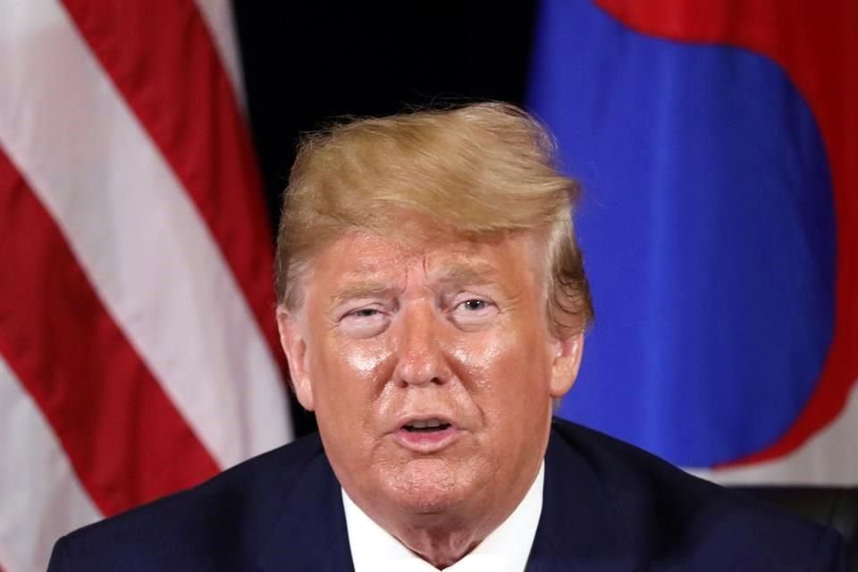 Trama ucraniana revela cómo usa Trump el poder presidencia, según Peter Baker