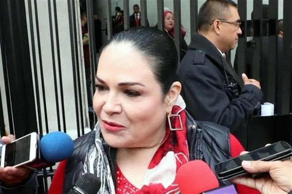 La senadora Mónica Fernández aseguró que hay apertura con los maestros.