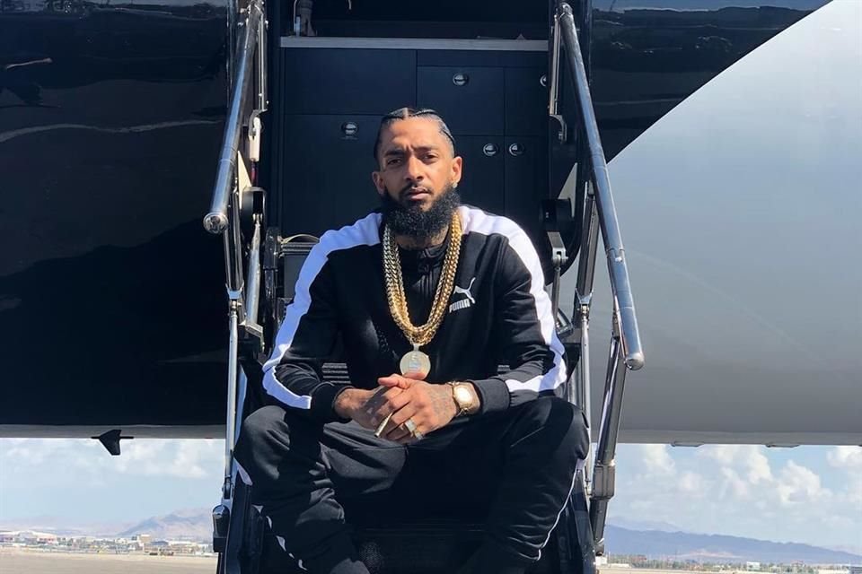 Nipsey Hussle, estadounidense de origen africano, fue uno de los raperos que impulsó el trapcorrido.