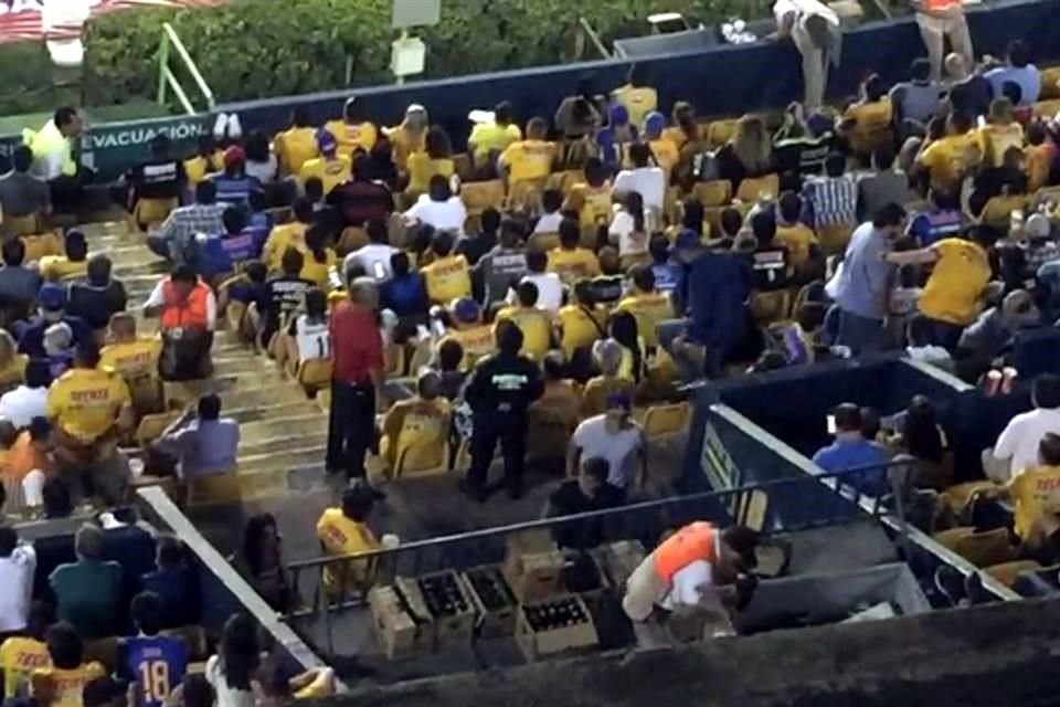Un sector de la afición felina abandonó el Uni antes del silbatazo final.