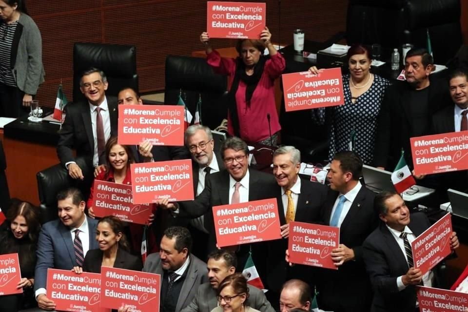 Aspectos del Senado durante la discusión de las leyes secundarias de la reforma educativa.