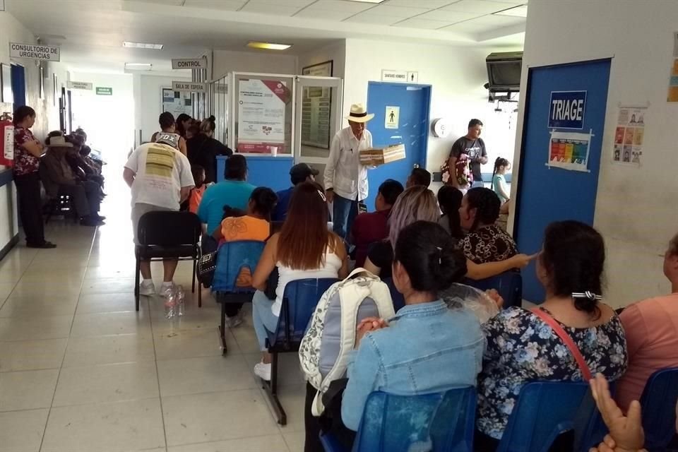 El nosocomio reconoce que en el área de Urgencias están desbordados.