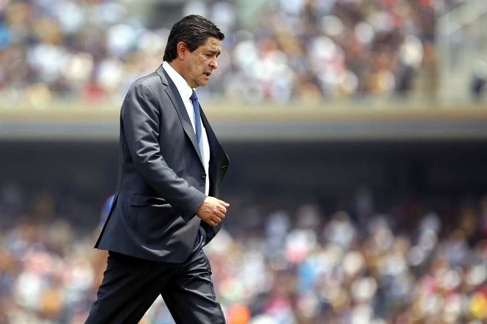 Luis Fernando Tena sabe que Chivas hizo un mal partido.