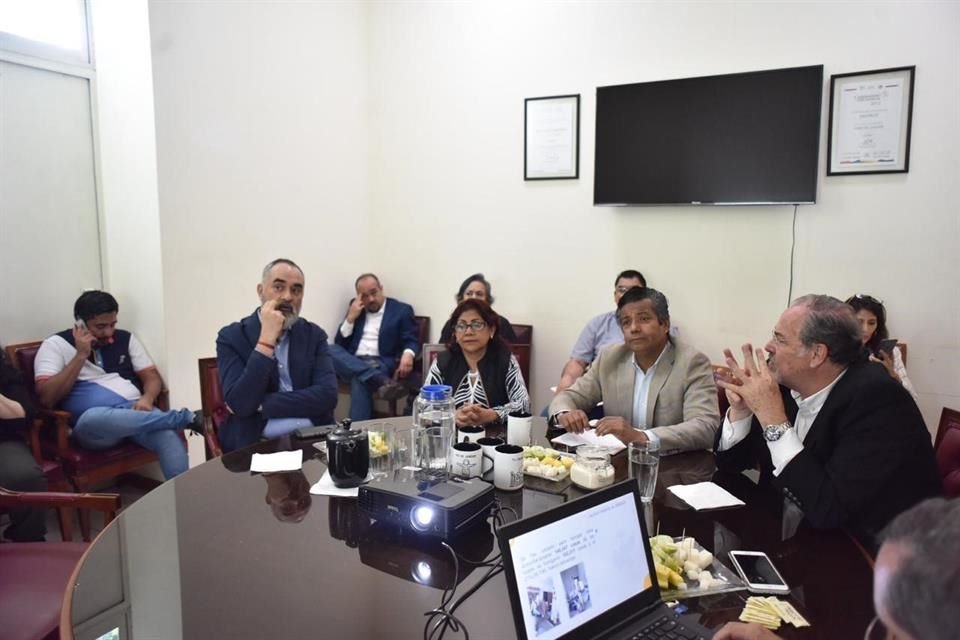 Miembros de la Comisión de Salud del Congreso se reunieron con el titular de la SSJ para pactar acciones para combatir el dengue en Jalisco.