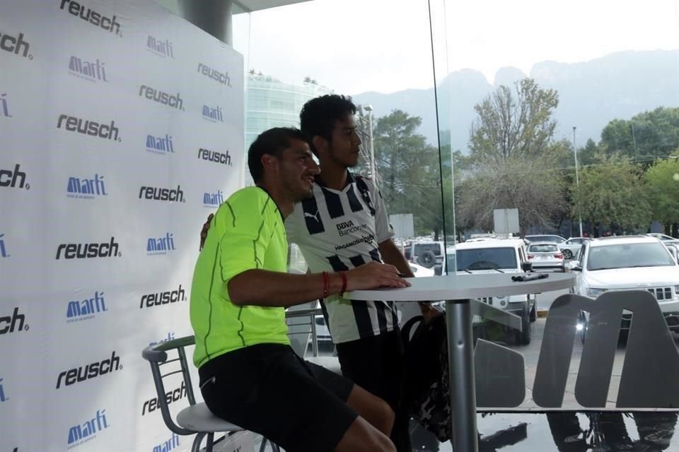 Nahuel Guzmán atendió al fan rayado.