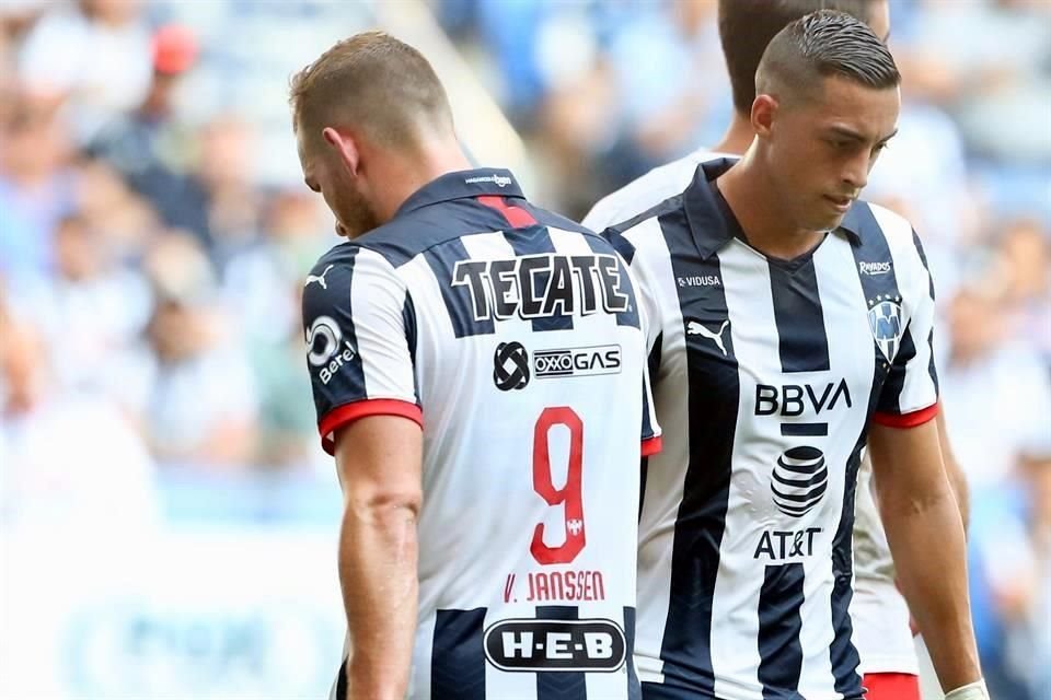 Rogelio Funes Mori (der.) es el máximo artillero de Rayados en el torneo.