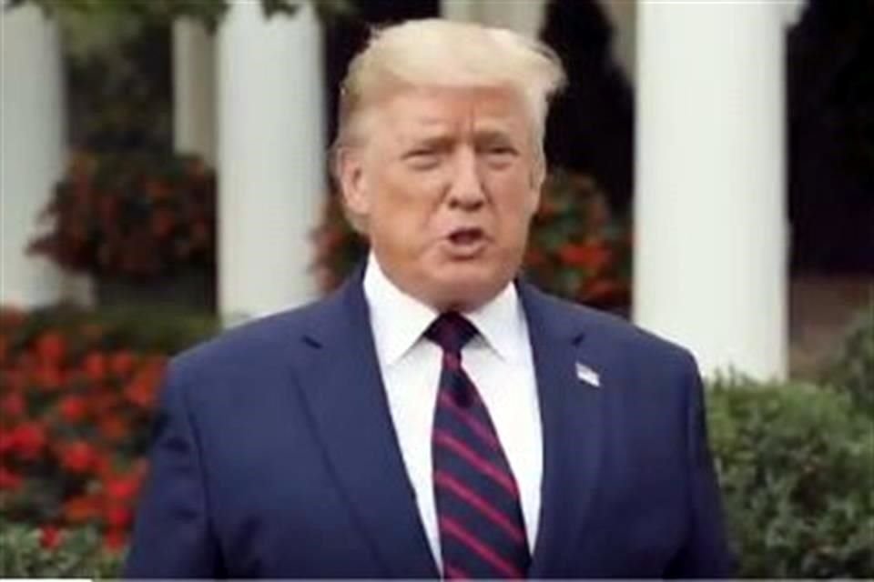 El Presidente Trump acusó a los demócratas de querer robar la libertad a Estados Unidos, por polémica de juicio político, y dijo que el país estaba en juego.