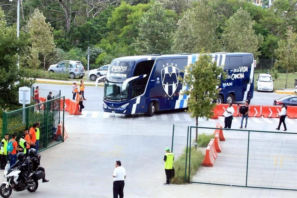 Los Rayados quisieron evitar sorpresas y llegaron antes de lo esperado al Estadio BBVA.