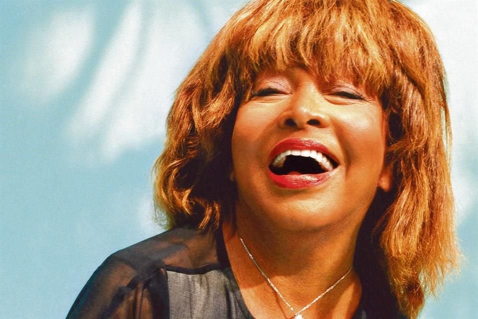 A sus 79 años, Tina Turner vive feliz lejos de los escenarios, pero su historia sigue contándose gracias a una obra de teatro e imitadoras.