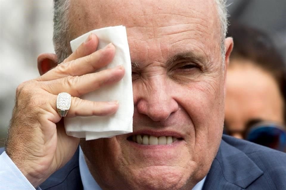 Giuliani dijo que sólo comparecería ante los demócratas si Trump lo aprueba.