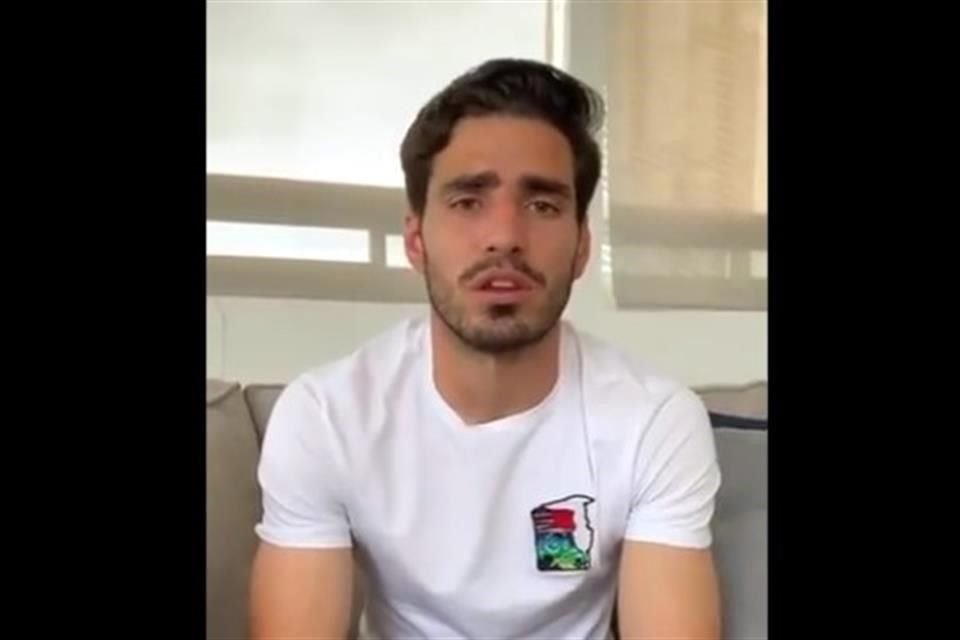 Briseño publicó un video ofreciendo disculpas a Giovani.