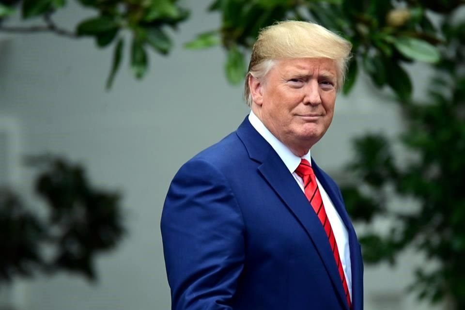 Trump pidió conocer al autor de la queja anónima que desató la investigación para un juicio de destitución y reiteró que su llamada con Ucrania fue perfecta.