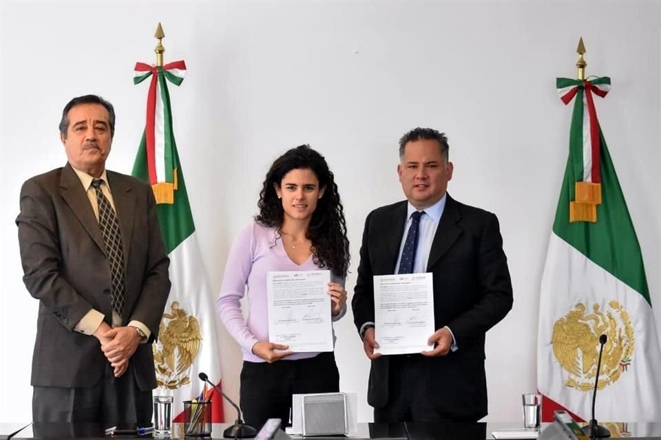 La Secretaria del Trabajo, Luisa María Alcalde, y Santiago Nieto Castillo, titular de la Unidad de Inteligencia Financiera.