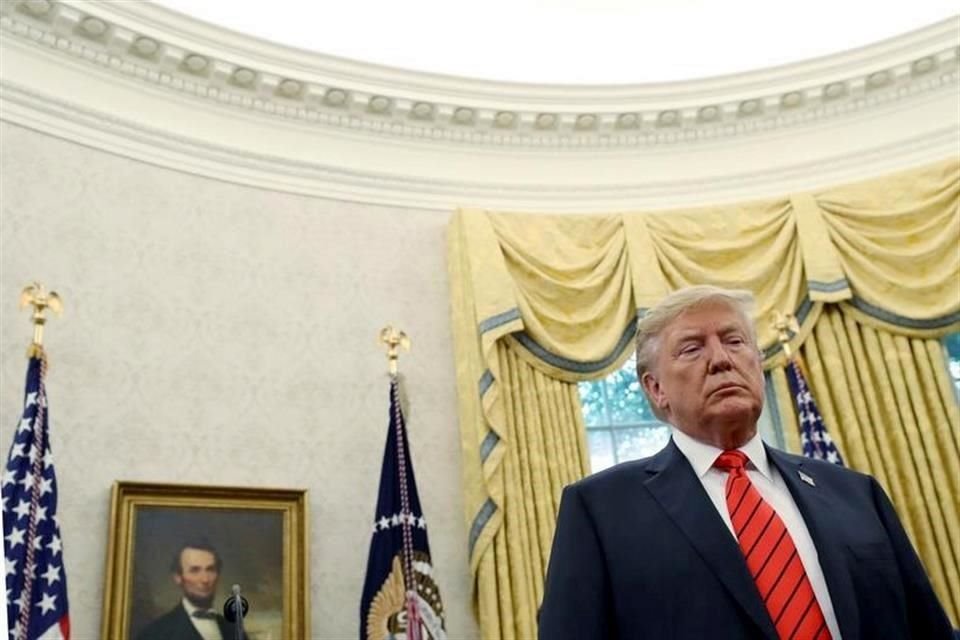 Según NYT Trump habría sugerido disparar a migrantes en las piernas para frenarlos.