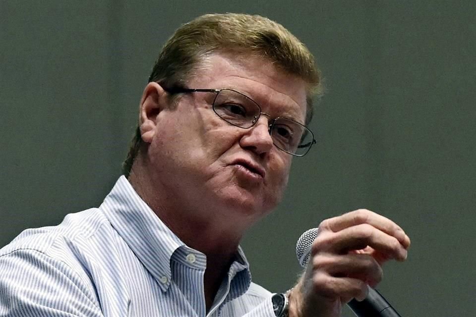 Tras hacer un comentario en que sugería dejar seguir el proceso de destitución al Presidente Donald Trump, el representante Mark Amodei recibió duras críticas por parte de su partido