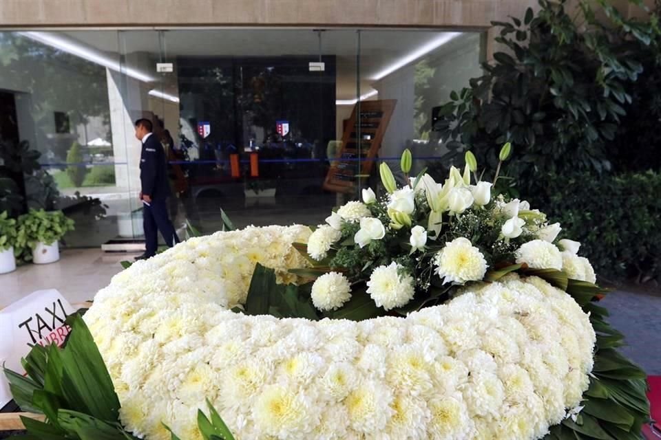 León-Portilla es despedido por familiares, amigos y colegas en una funeraria al norte de la Ciudad.