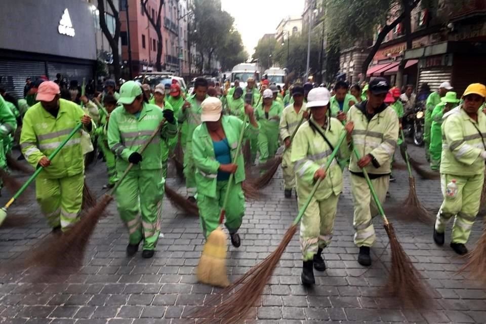 Denunciar el acoso sexual por parte de su jefe le costó represalias a Coral, empleada de limpia de CDMX, pero sentó un precedente.