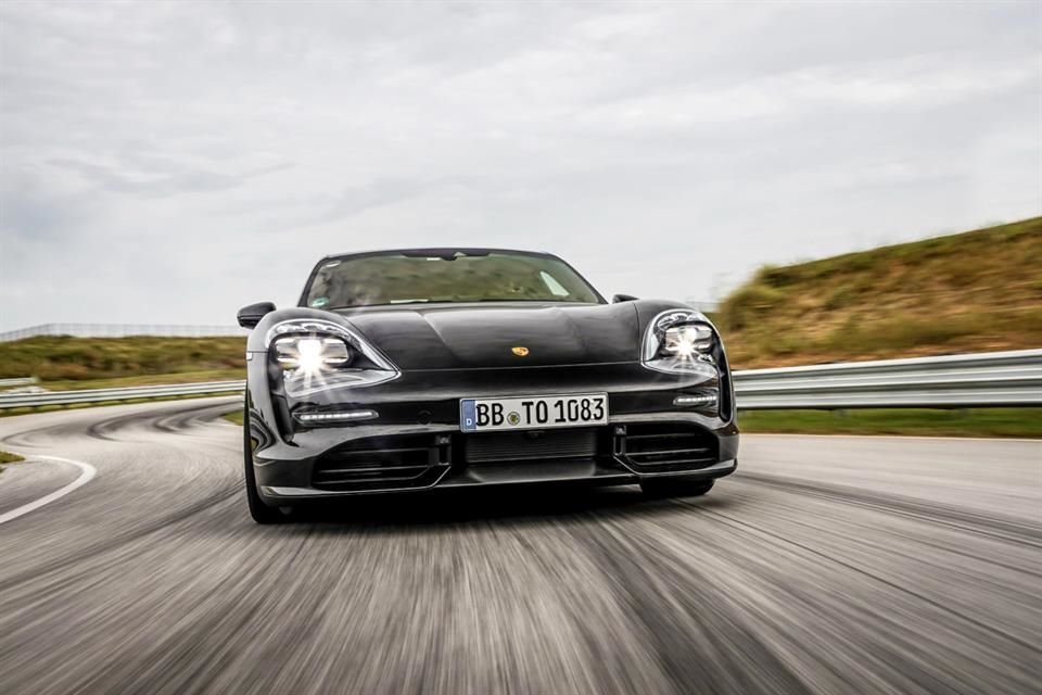 En una industria automotriz cambiante que apuesta cada vez más a vehículos totalmente conectados, autónomos y eléctricos, Porsche quiere demostrar que también es una empresa de tecnología.