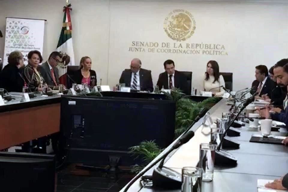 El titular del ISSSTE comparece ante senadores de la Comisión de Salud.