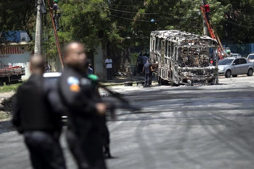 Transportistas informaron que siete autobuses fueron incendiados.