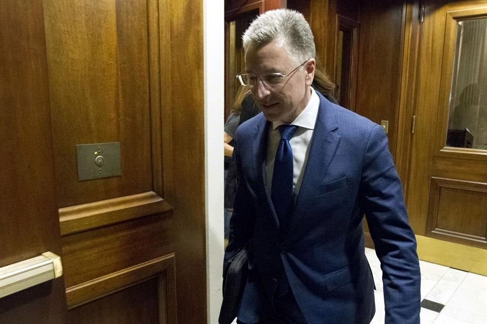 Kurt Volker ayer se convirtió en el primer testigo en comparecer, a puerta cerrada y durante diez horas, en el marco de la investigación del Congreso.