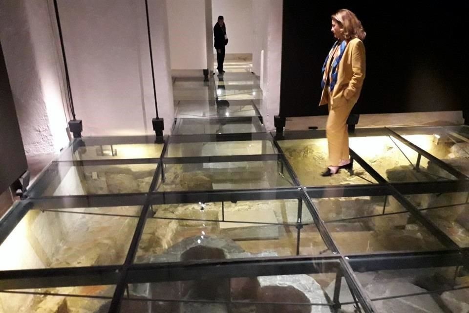 Carmen Beatriz López Portillo, Rectora del Claustro, guió un recorrido con medios para ver las instalaciones renovadas; aquí, en la Celda Contemporánea.