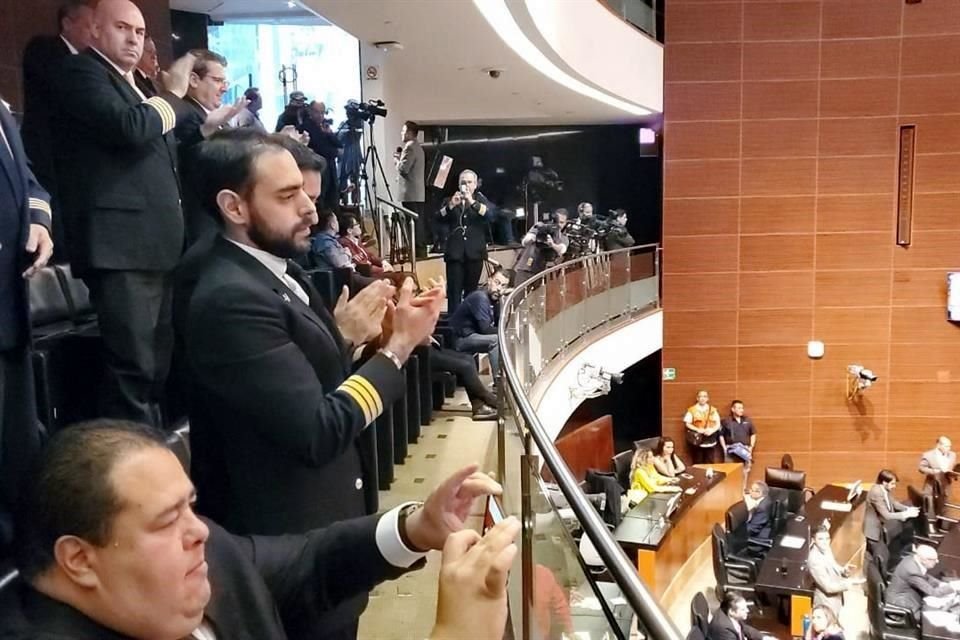 En la sesión estuvieron presentes integrantes de la Asociación Sindical de Pilotos Aviadores de México.