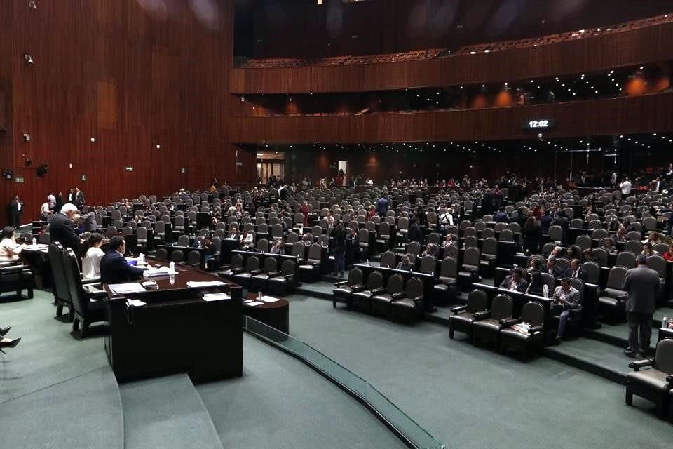 Aspectos de la sesión en la Cámara de Diputados.