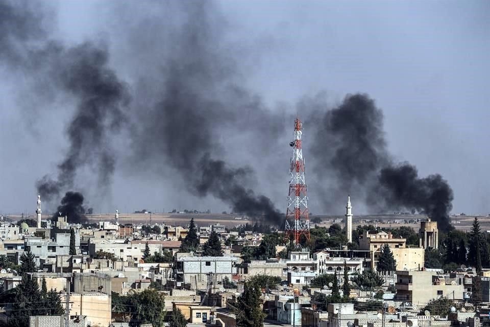 Desde Sanliurfa, Turquía, fuerzas turcas atacaron objetivos en Siria.