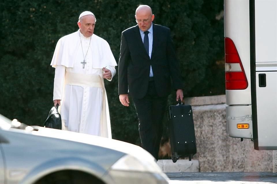 El Papa Francisco junto a  Domenico Giani en una foto de 2017.