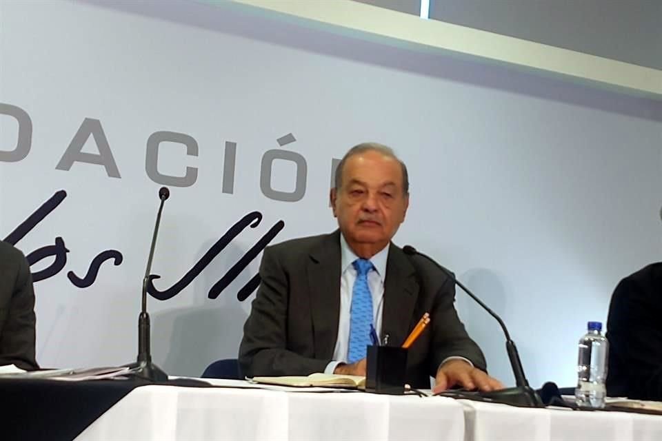 Carlos Slim dijo en conferencia que trabajan en la reconstrucción de edificios con celeridad, aunque podrían extenderse hasta 2021.