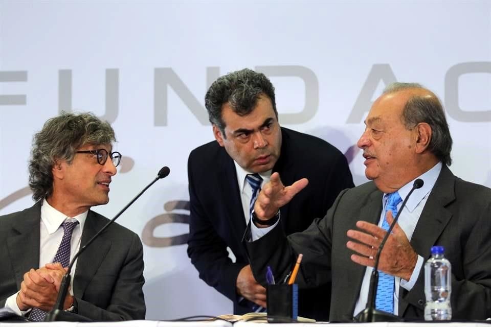 Carlos Slim ofreció una conferencia de prensa sobre las inversiones que realizará.
