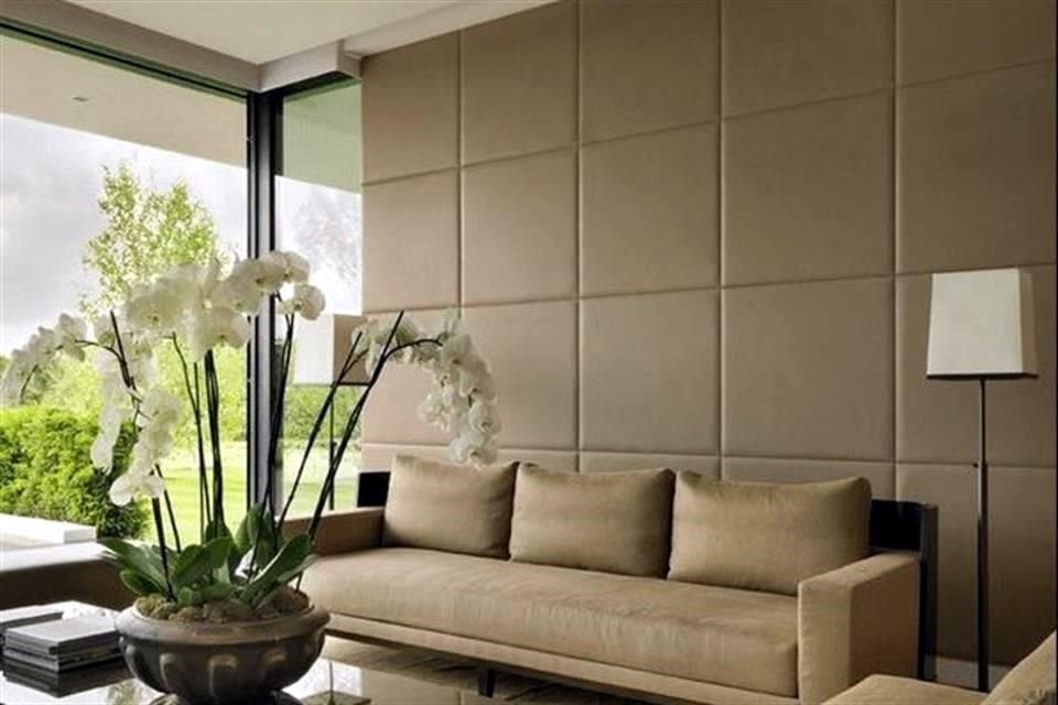 Además es una buena opción para reducir el frío, ya que crea una capa entre la pared y el exterior.