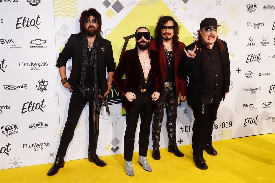La agrupación presentó su sencillo durante los premios Eliot Awards.