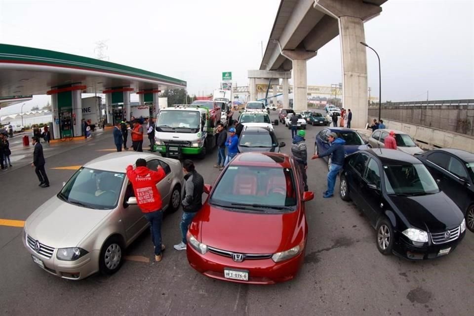 Los automovilistas tuvieron que pedir el servicio de grúas.