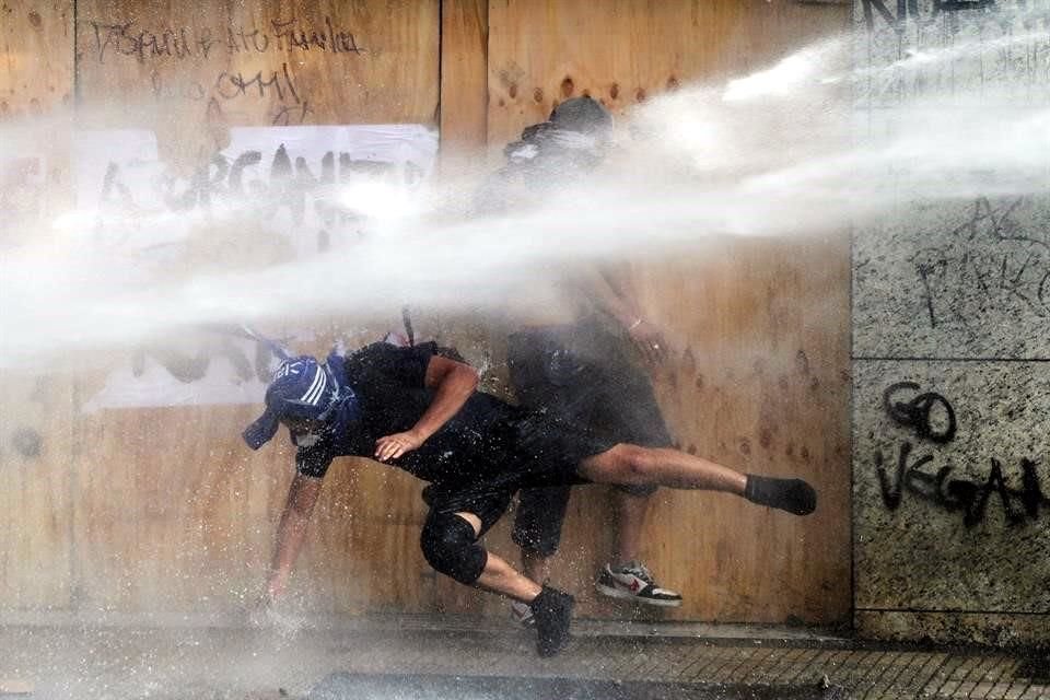 Derivado de las protestas que han dejado 15 muertes, Chile decretó el cuarto toque de queda consecutivo.