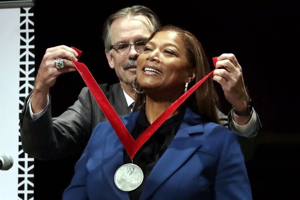 Recibe Latifah premio en Harvard