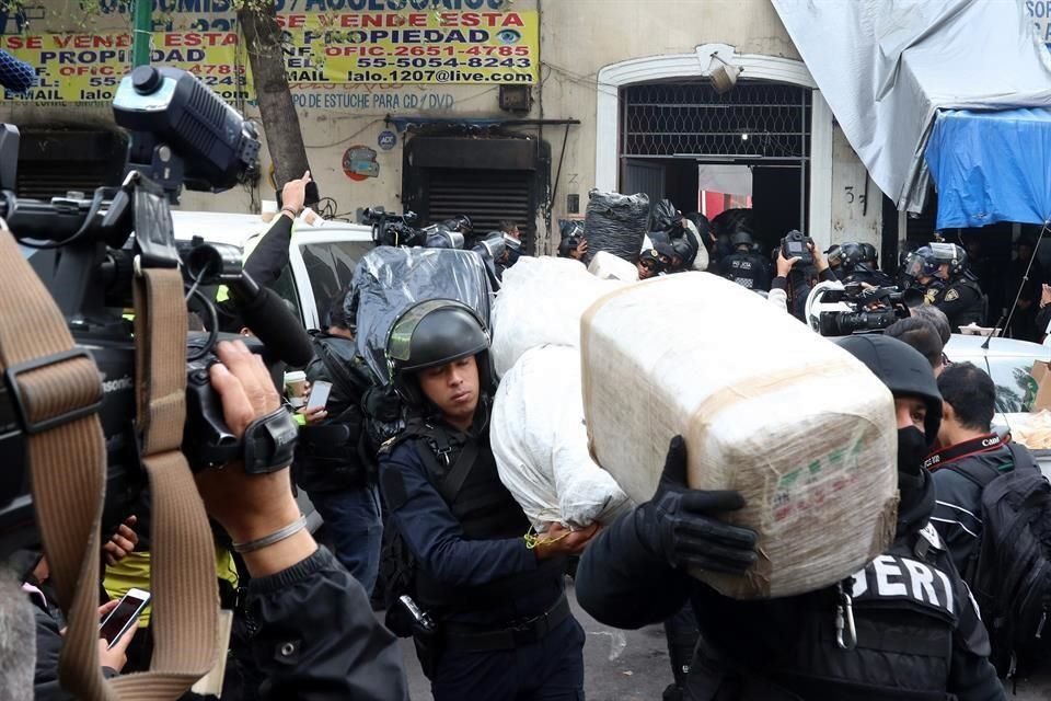 Los efectivos de la Marina se retiraron del lugar, las vialidades fueron abiertas a la circulación y la dinámica de Tepito retomó su curso.