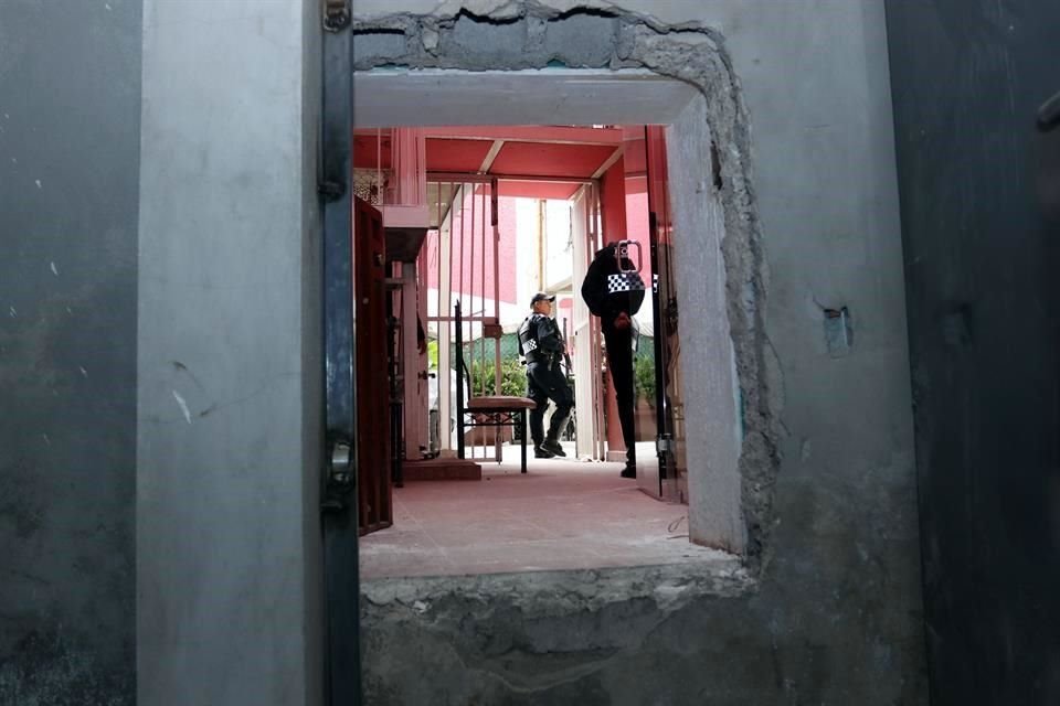 Puerta de acceso a otro inmueble