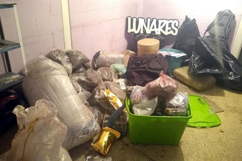 En una habitación se hallaron dos hieleras grandes y cientos de cervezas empaquetadas; otra con botellas vacías de champaña, whisky y licores, presuntamente para vender bebidas adulteradas.