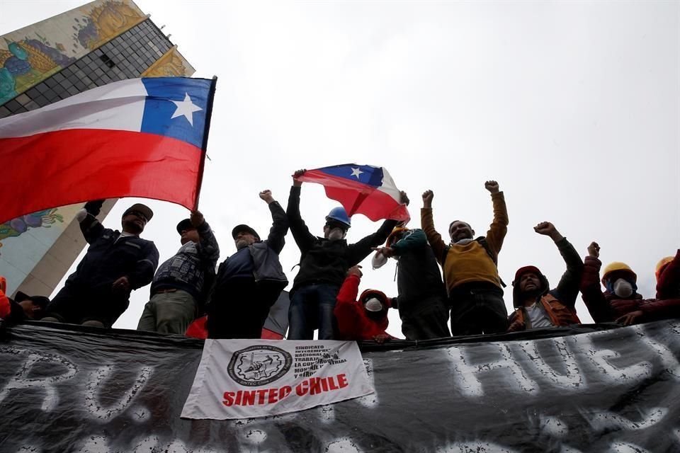 Trabajadores fueron a huelga y se manifestaron en Valparaíso.