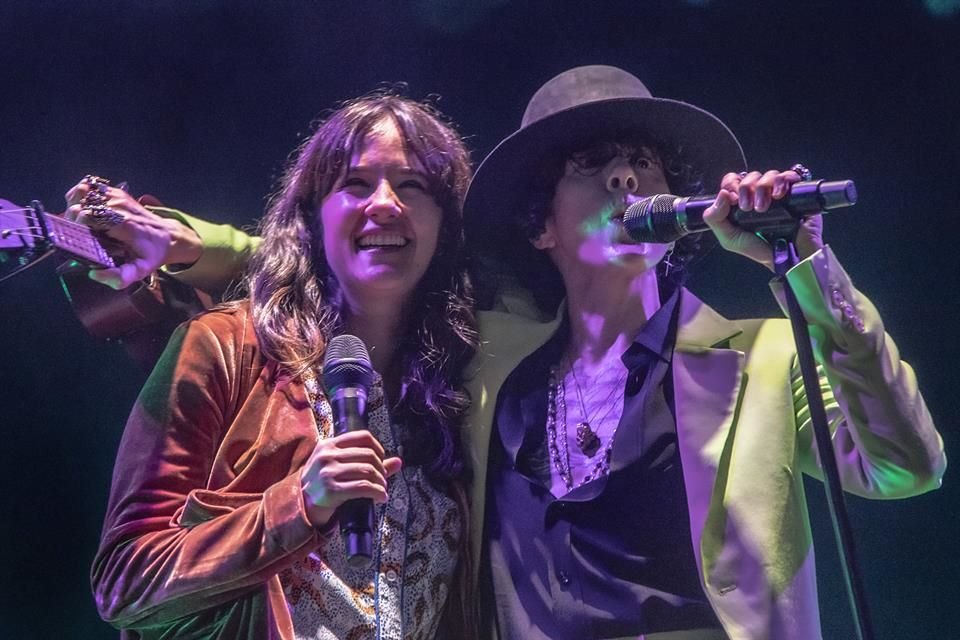 Ximena Sariñana y LP durante la presentación de la estadounidense en el Auditorio Blackberry.