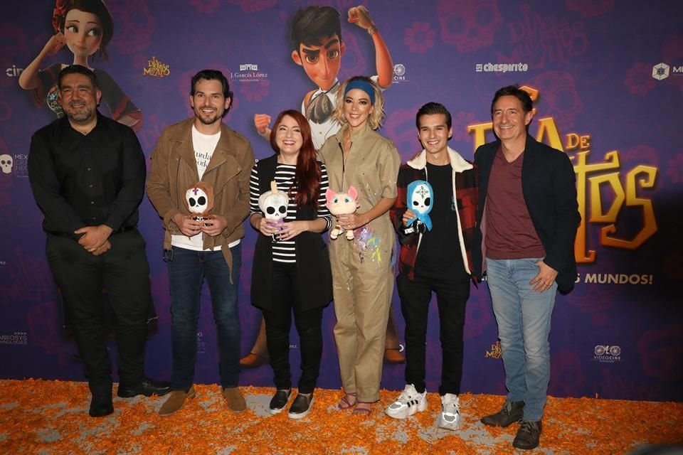 Carlos Gutiérrez, Alan Estrada,Estefani Gaona, Fernanda Castillo, Memo Aponte y Roberto Gómez, integrantes del elenco del filme.