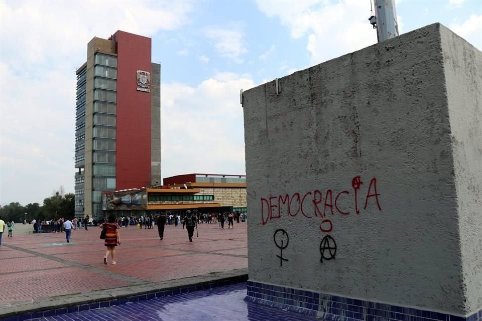 'No se tolerará un Rector que condena enérgicamente todo y no toma acciones', señala un pronunciamiento.