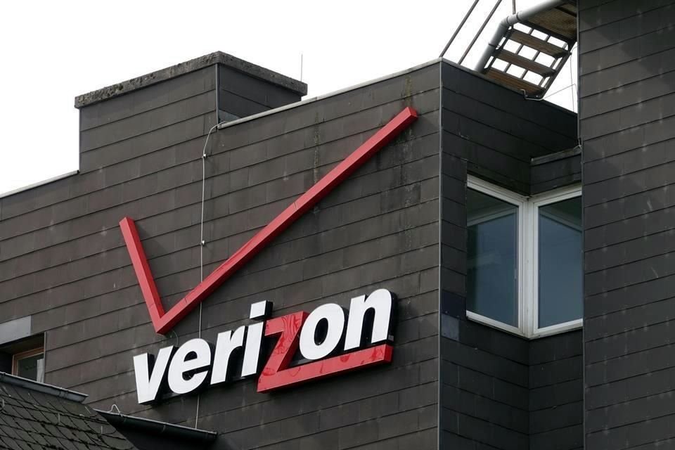 Verizon dijo que los ingresos operativos totales subieron 4.3 por ciento en el tercer trimestre.