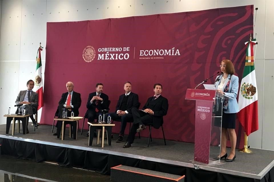 En el seminario organizado por Economía, especialistas señalaron que EU usa su poder económico para hacer algunas restricciones en la OMC.