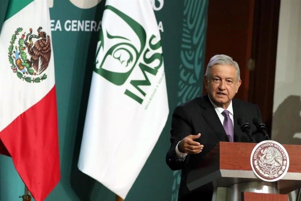 El Presidente en la 110 Asamblea General del IMSS.